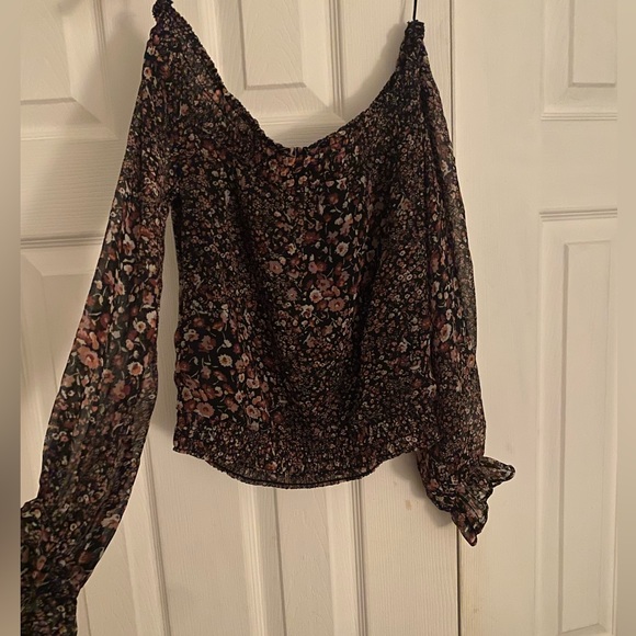 Abercrombie and Fitch spring blouse - Picture 3 of 4